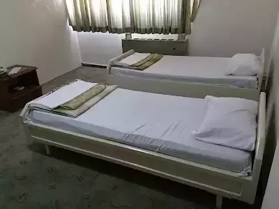 اتاق هتل دالاهو با دو تخت یک‌نفره