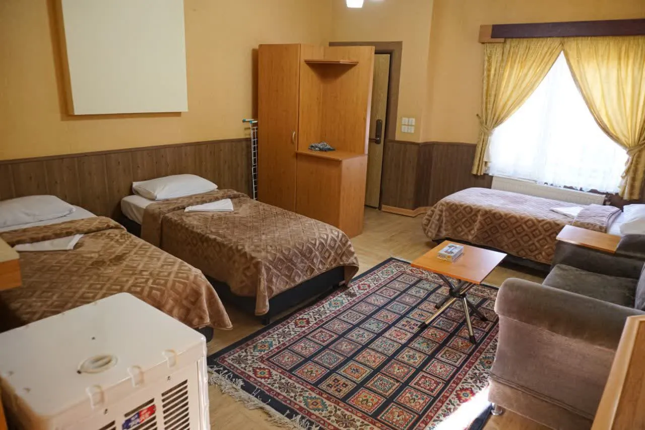 اتاق اقامتگاه توریستی کوثر با سه تخت یکنفره
