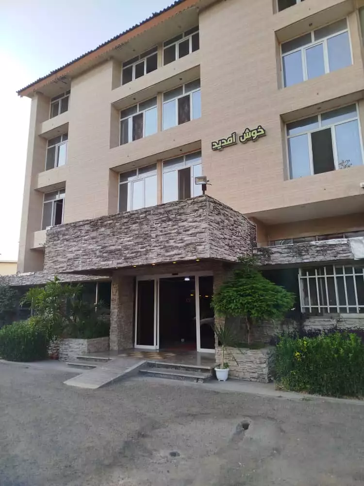 نمای ورودی ساختمان هتل بزرگ کادوسان