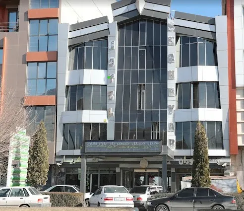 نمای شیشهای ورودی هتل شهریار بازرگان