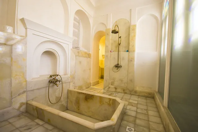 حمام سنتی سنگی خانه عامری‌ها