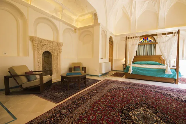 اقامتگاه سنتی خانه عامری ها کاشان