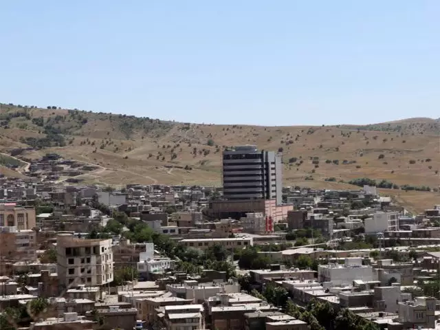 نمای شهر و تپه‌های اطراف هتل هاله