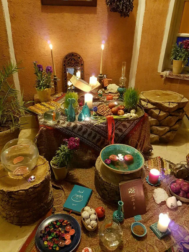 چیدمان سنتی میوه و شمع در هتل کویر بالی