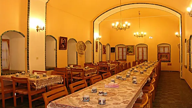 هاستل جهانگردی نائین