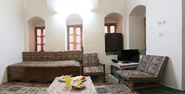 هاستل جهانگردی نائین