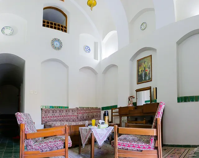 هاستل جهانگردی نائین
