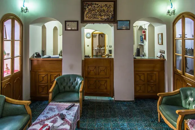 هاستل جهانگردی نائین