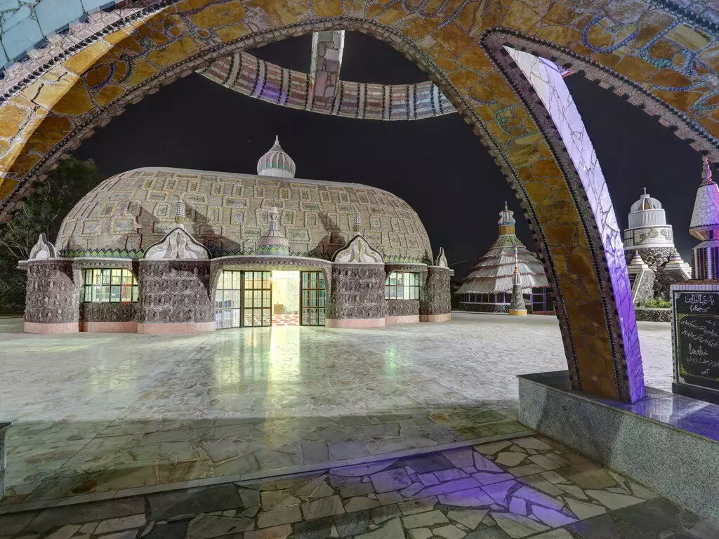 نمای داخلی آرامگاه گنبدی هتل جهانگردی زاهدان