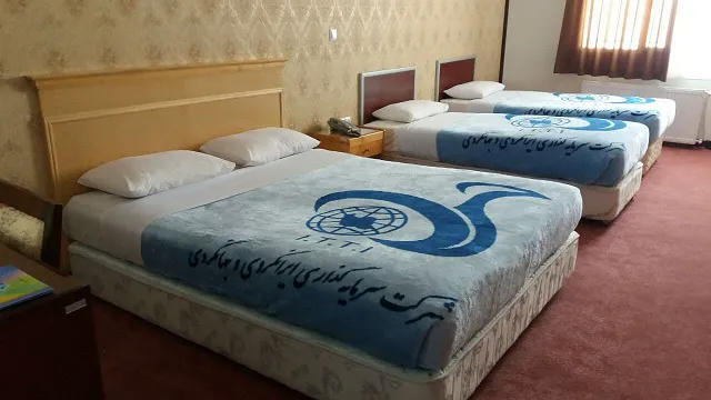 هاستل جهانگردی غار علیصدر همدان