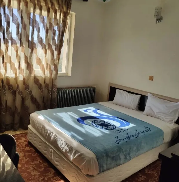 تخت دونفره اتاق هتل جهانگردی