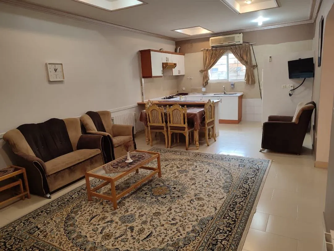 نشیمن و میز غذاخوری هتل نخل