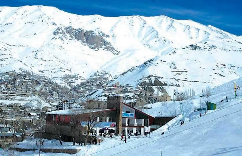 هتل جهانگردی شمشک کنار پیست اسکی برفی
