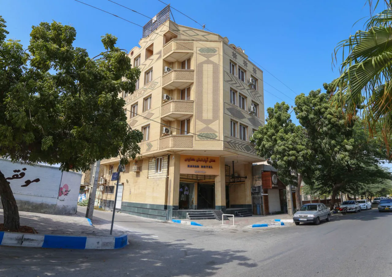 نمای بیرونی ساختمان هتل کاوان در خیابان