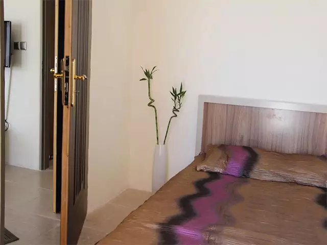 تخت دونفره اتاق همای سعادت