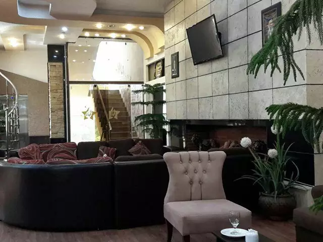 فضای نشیمن لابی هتل شهاب ناهارخوران