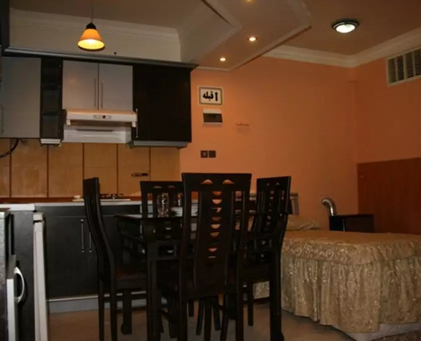 آشپزخانه و میز غذاخوری هتل دامون