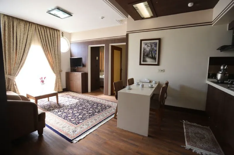 نشیمن و میز غذاخوری هتل مهر
