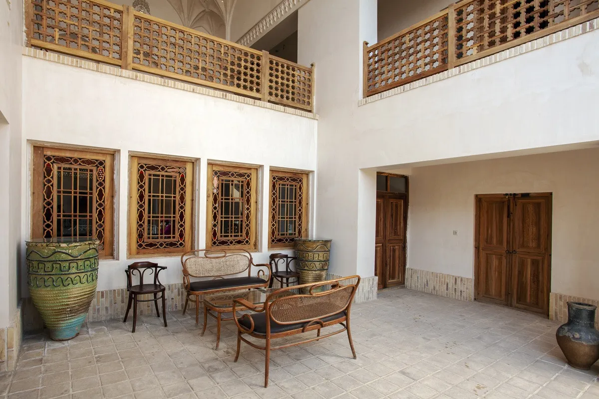 اقامتگاه سنتی خانه مرشدی کاشان