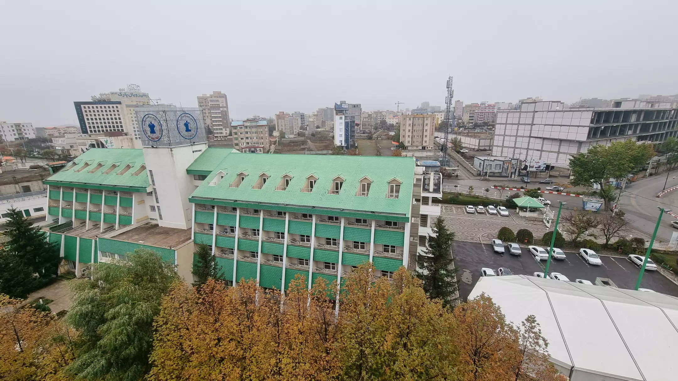 نمای هوایی ساختمان سبزپوش هتل کوروش