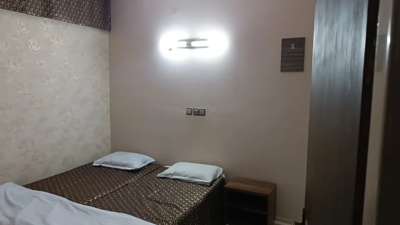 اتاق دو تخته دبل بدون پنجره