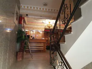 راهپله و پیشخوان پذیرش هتل مروارید