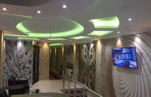 فضای داخلی هتل افرا با نورپردازی سبز