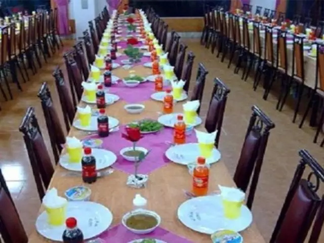 میزهای غذاخوری چیدهشده در هتل لیوادر