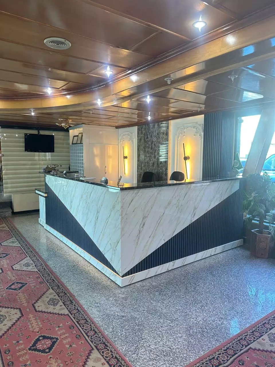 پیشخوان پذیرش مرمری هتل سپید