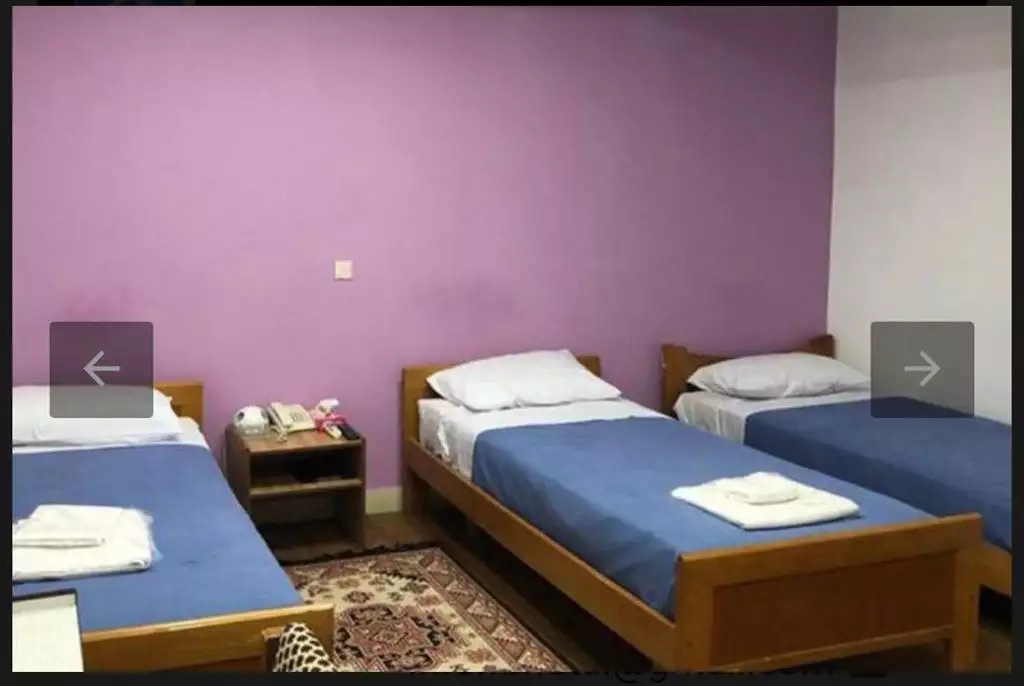 اتاق سهتخته هتل فروغ با تختهای آبی