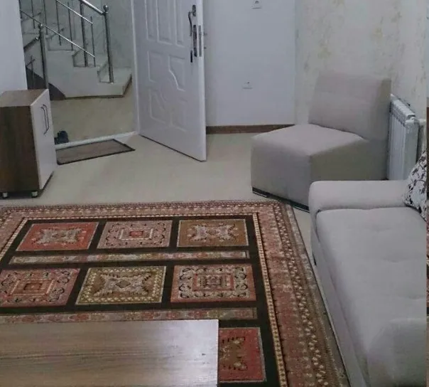 نشیمن با مبل و فرش در هتل گل نرگس