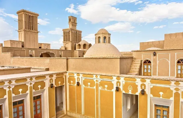 بادگیرها و گنبد خانه تاریخی آقازاده