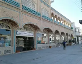 نمای بیرونی هتل سینا با طاقهای آجری