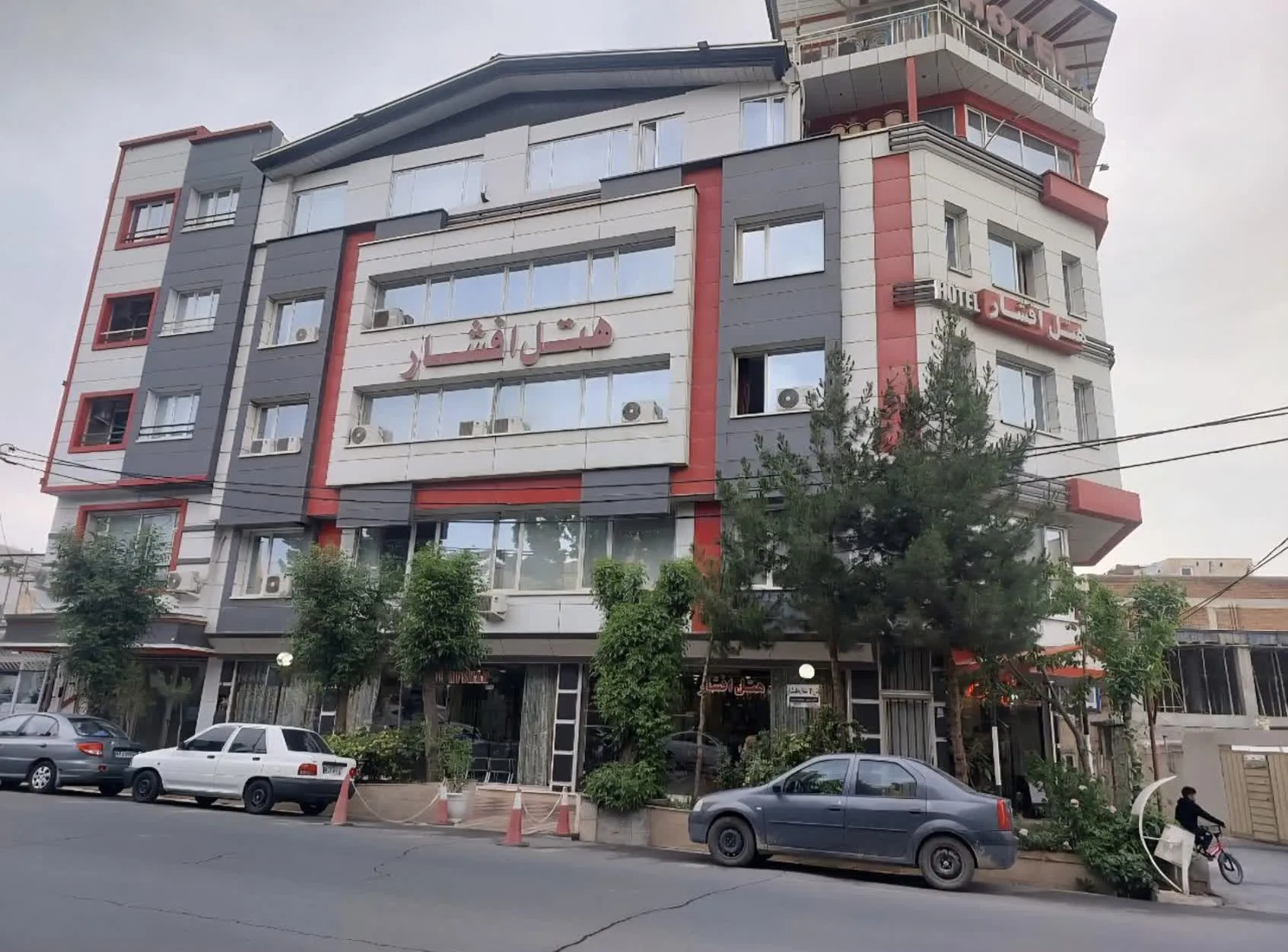 نمای بیرونی ساختمان هتل افشار