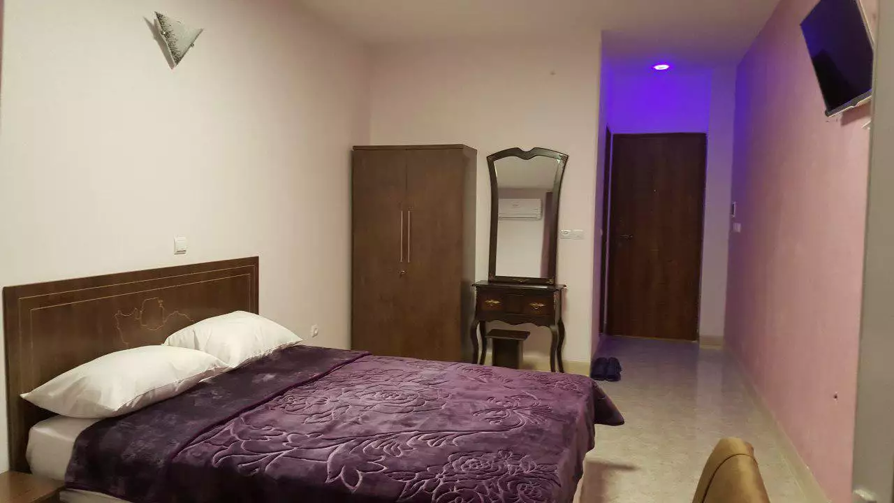 اتاق دوخوابه با تخت دونفره ایران زمین