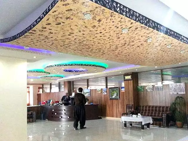 پذیرش و فضای لابی هتل ارم با مبلمان