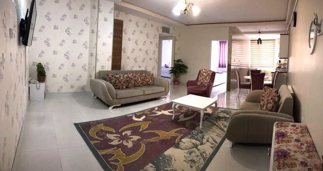 نشیمن مبله هتل سینا با فرش طرحدار
