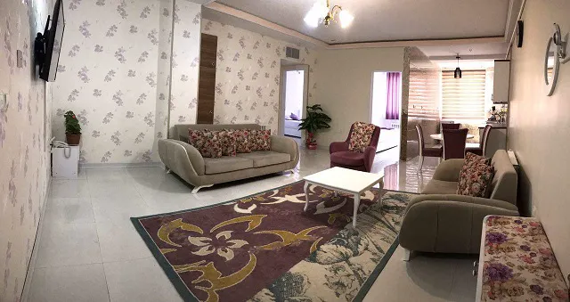 پذیرایی هتل سینا با مبل و فرش طرحدار