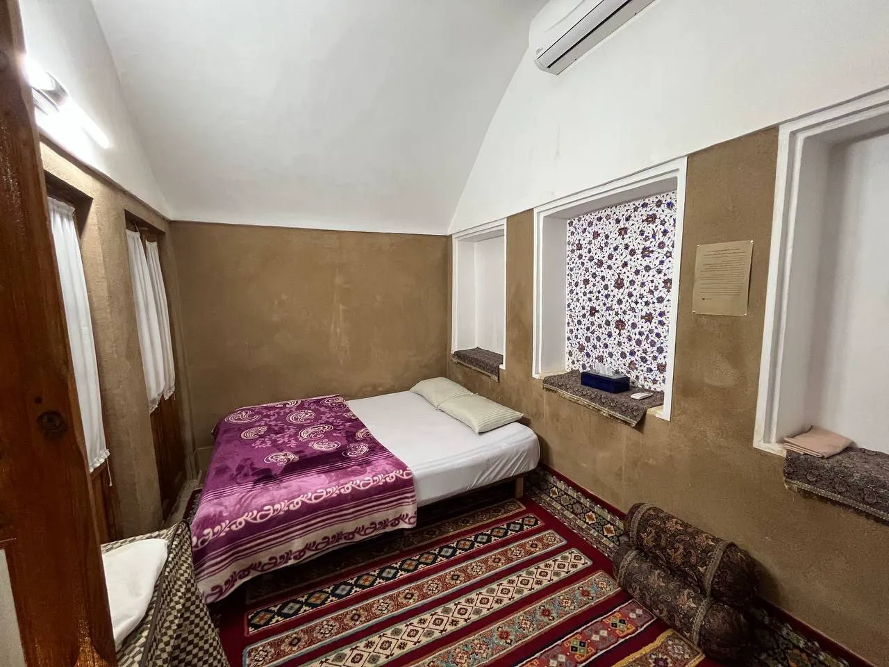 اتاق دو تخته دبل خاتونی(فاقدحمام وسرویس بهداشتی)