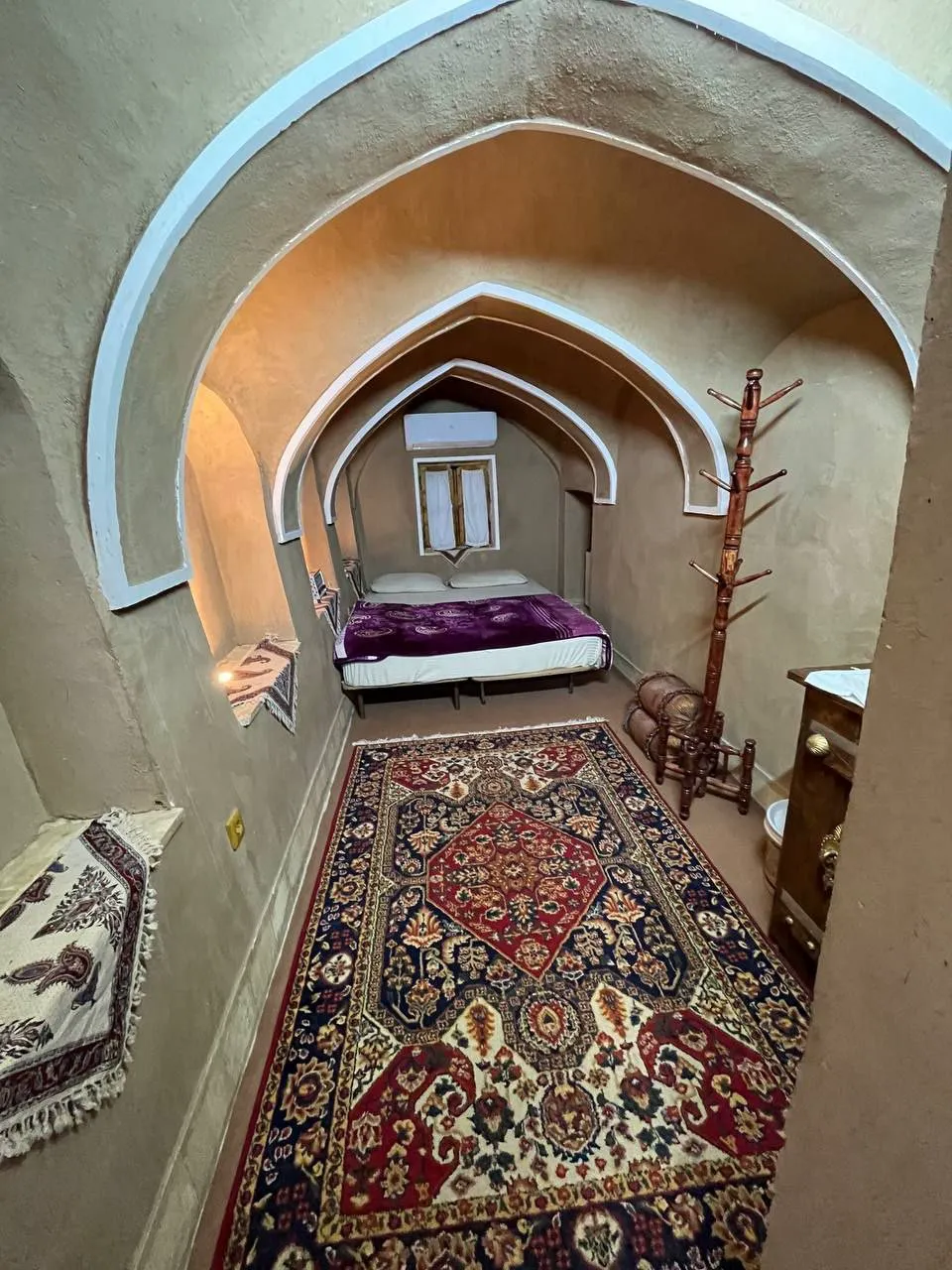 اتاق دو تخته دبل شیرین(با حمام وسرویس بهداشتی )