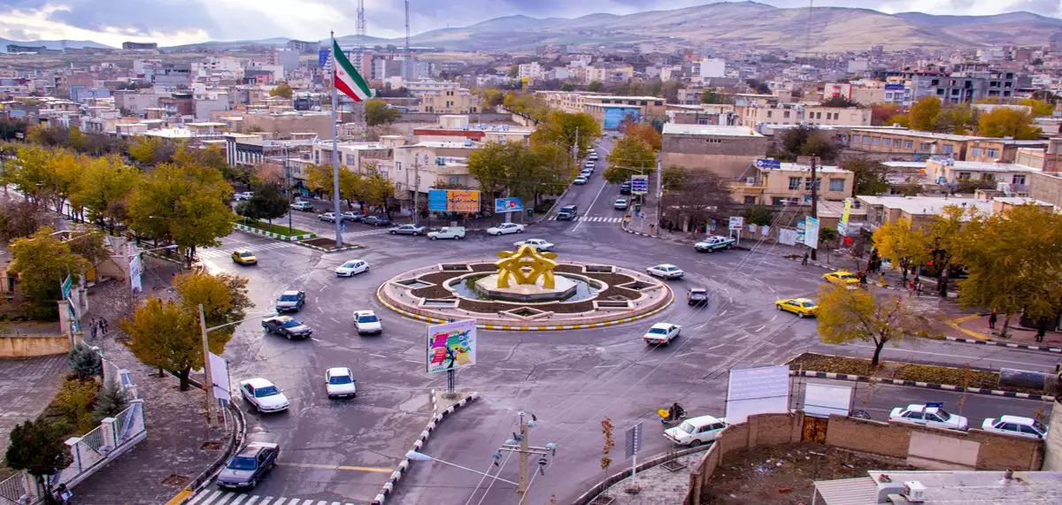 میدان شهری و خیابانهای اطراف هتل کرد