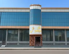 نمای بیرونی هتل ملل با نمای شیشهای