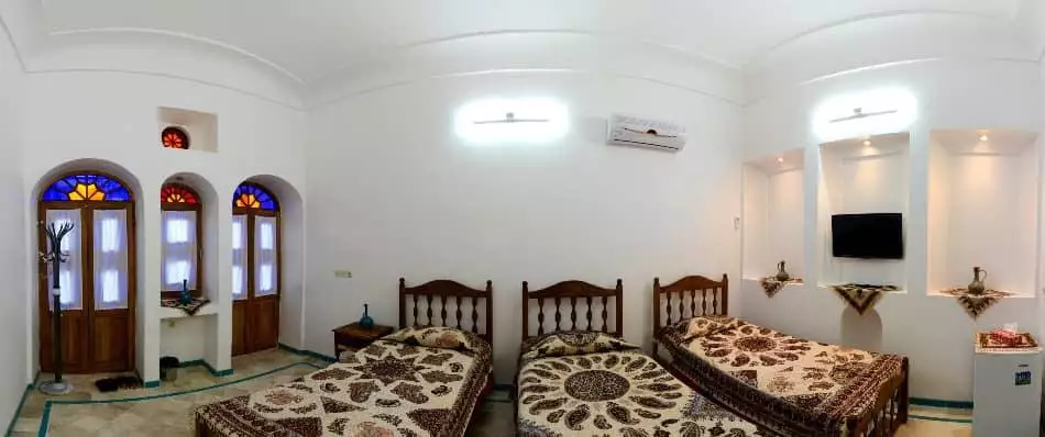 اتاق هتل اطلسی با سه تخت یک‌نفره