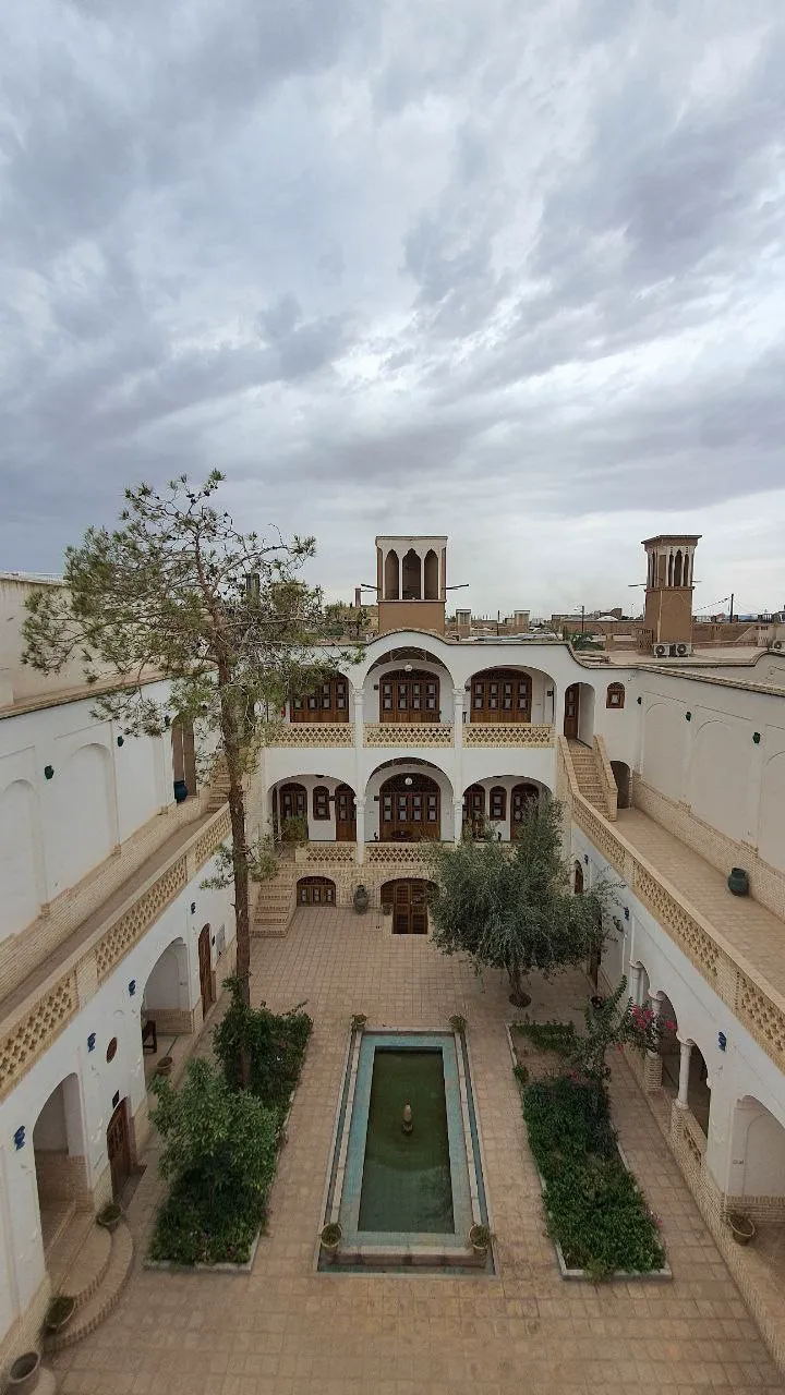 اقامتگاه سنتی اطلسی کاشان