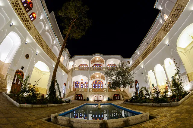 اقامتگاه سنتی اطلسی کاشان