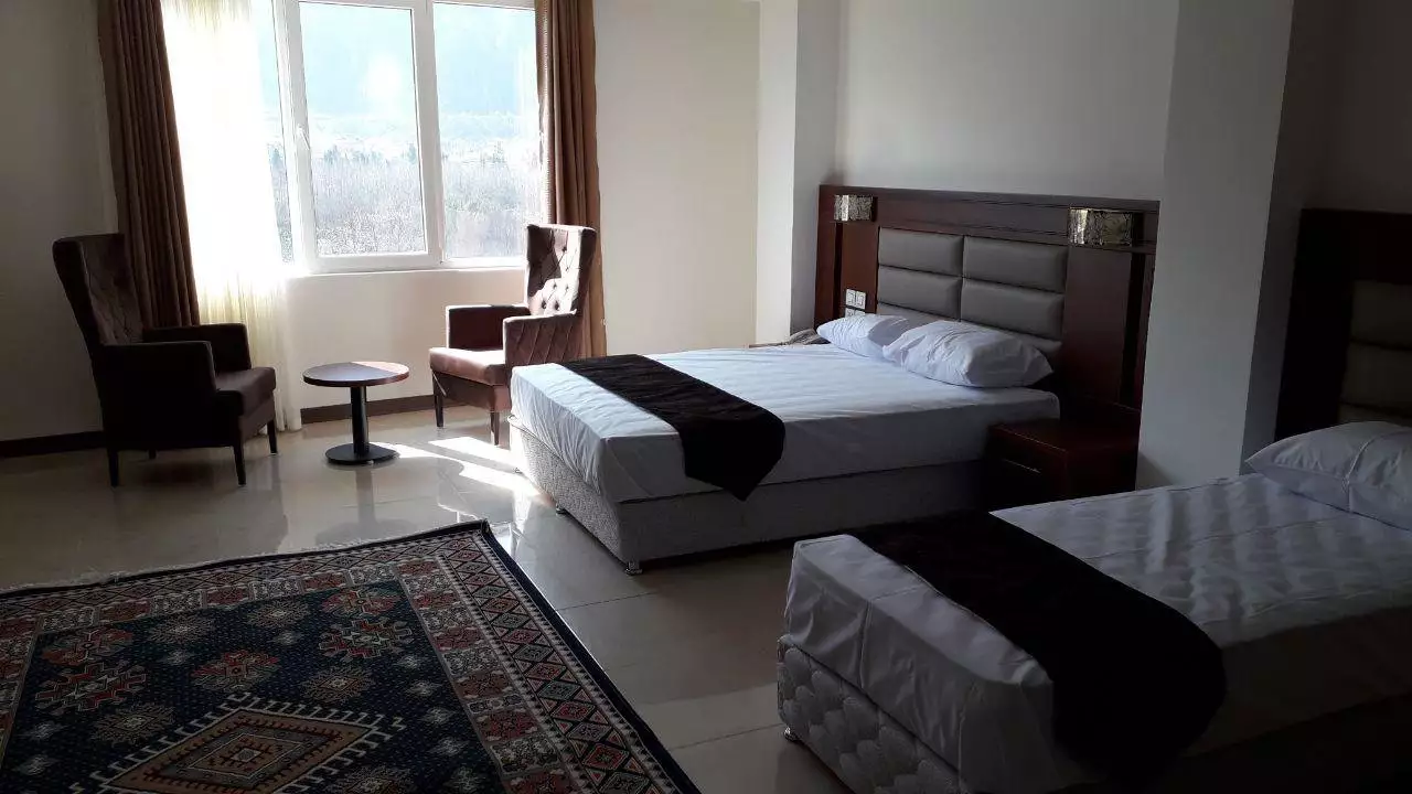 اتاق دوخوابه هتل پرشیا 3 با پنجره بزرگ