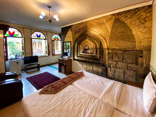 اتاق خواب خانه کشیش با طاق آجری تاریخی