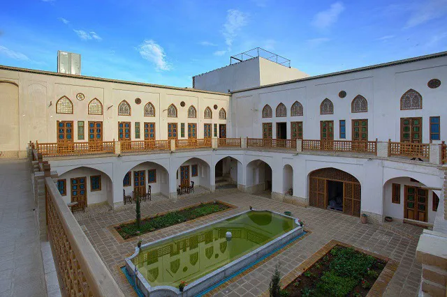اقامتگاه سنتی ادیب کاشان