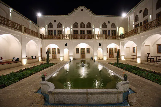اقامتگاه سنتی ادیب کاشان