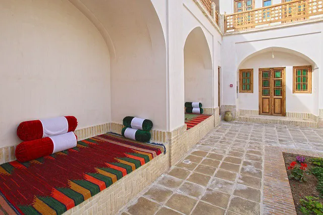 اقامتگاه سنتی ادیب کاشان